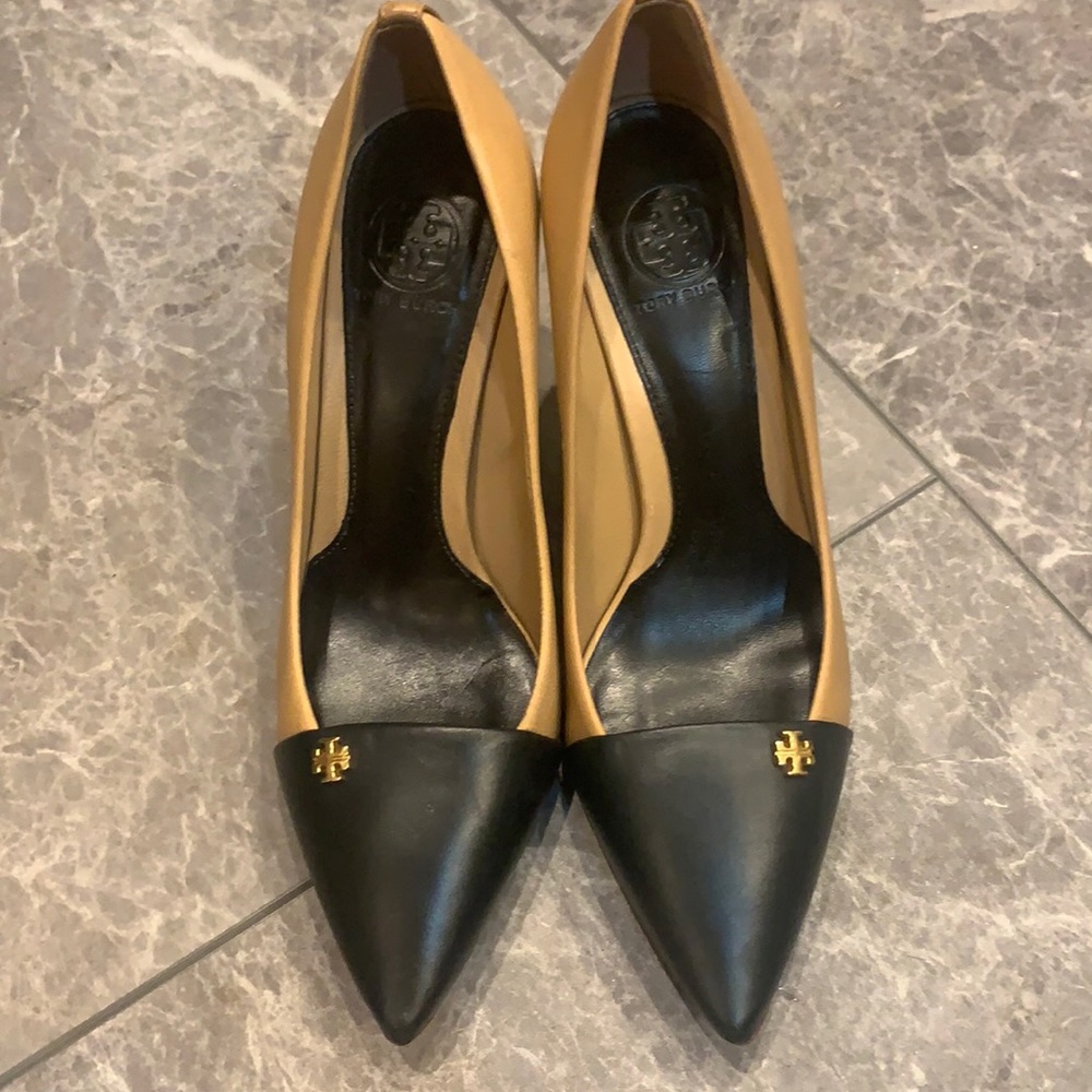 Tory Burch Penelope Cap Logo Heels Size 6